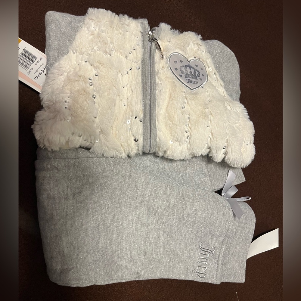 Juicy Couture Gray and Cream Kids Accessory Set
Size 3T New!